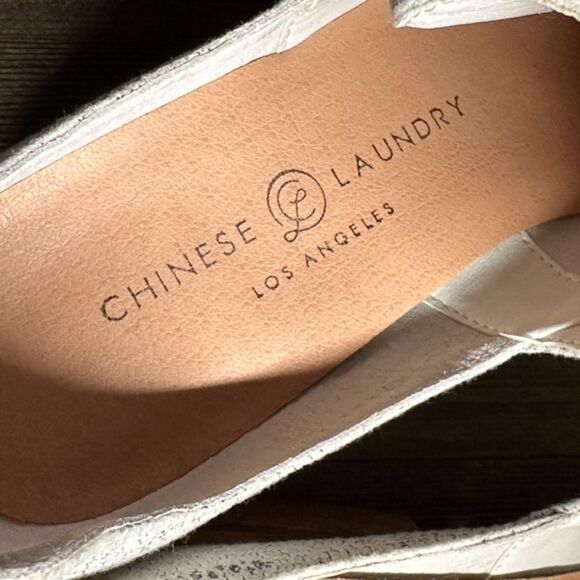 Chinese Laundry Fortune Bootie lizard/snakeskin print, pointed toe size 7. - Picture 2 of 11